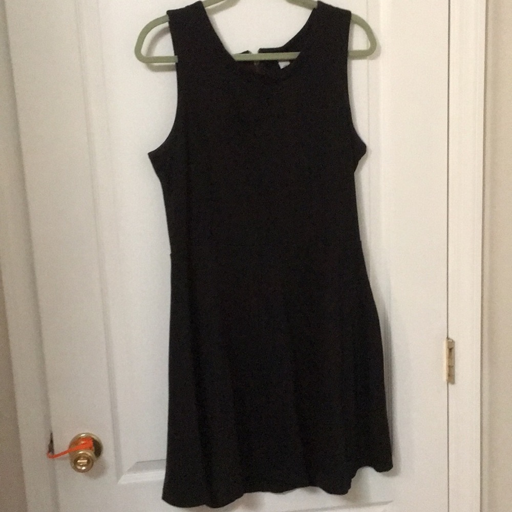 Mid thigh length dress with zippered back
